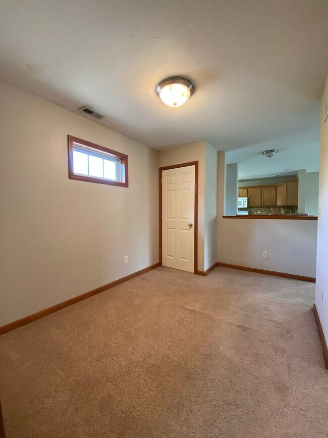 Building Photo - 146 Tulip Blvd