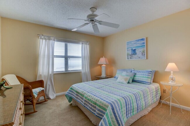 Building Photo - 59 Oceanside Dr