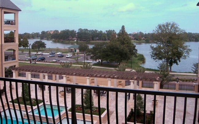 Building Photo - Luxury 3 Bed 2 Bath Condo at Crescent at U...