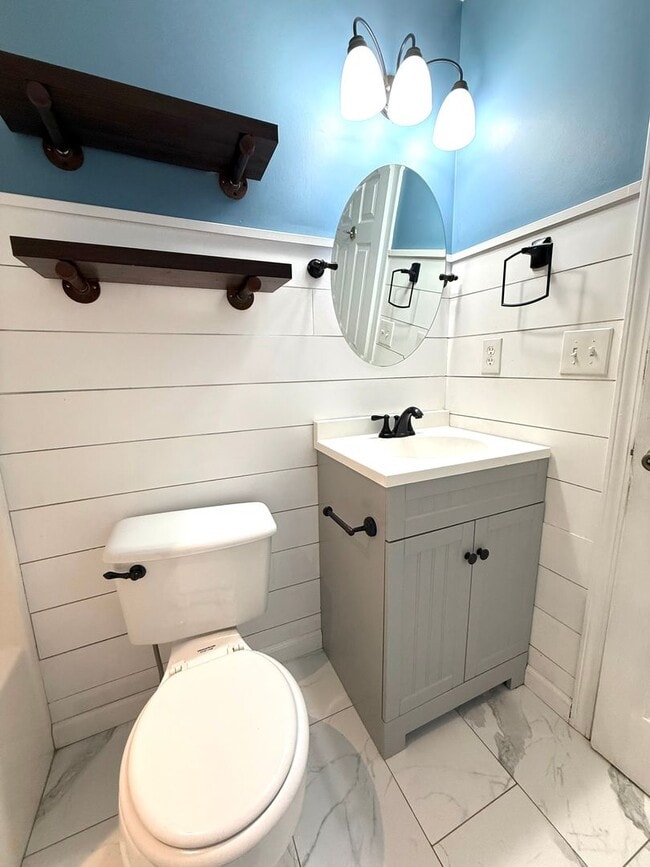 Building Photo - Charming 3 Bedroom Cape Cod