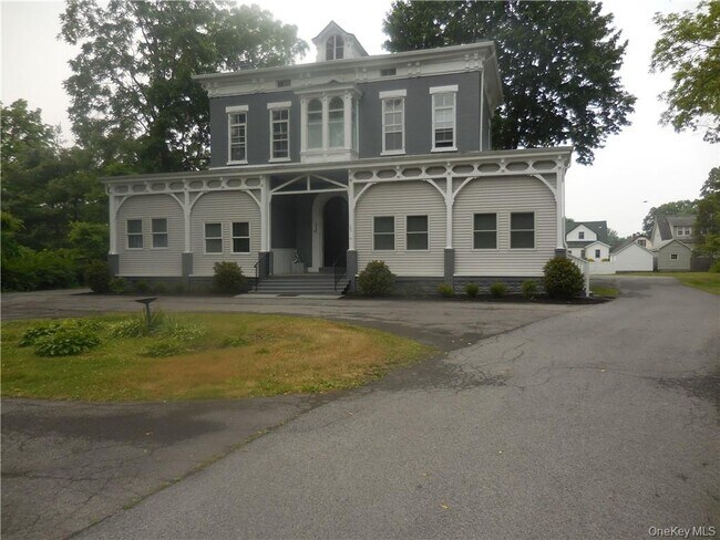 Building Photo - 41 Willow Ave