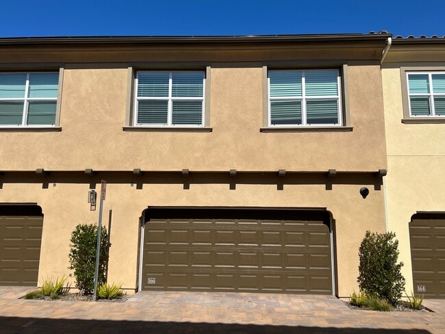 Building Photo - 166 Diamante Rd