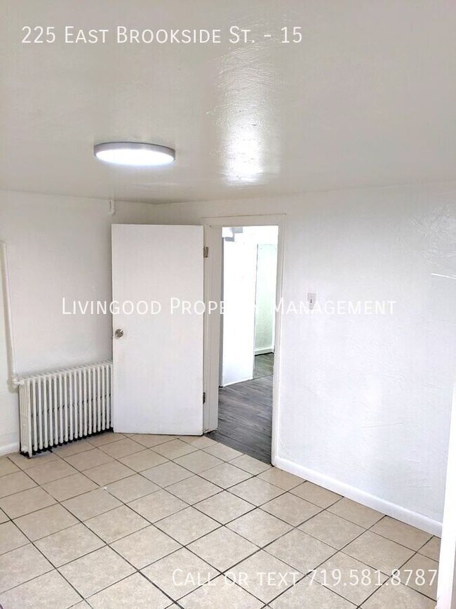 Building Photo - 225 E Brookside St