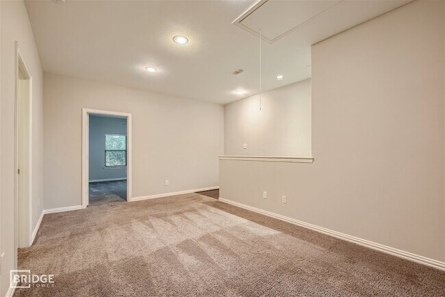 Building Photo - 1313 Lakecrest Ln