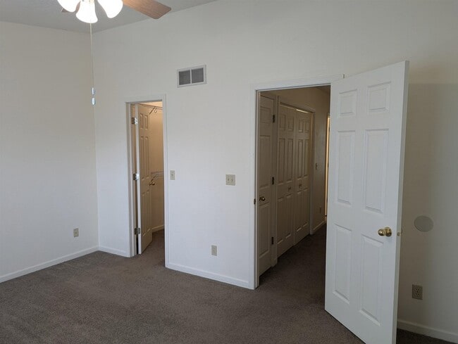 Building Photo - 3122 W Kunkle Blvd