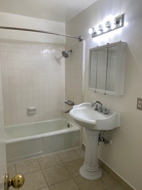 Building Photo - 117 Catamaran St