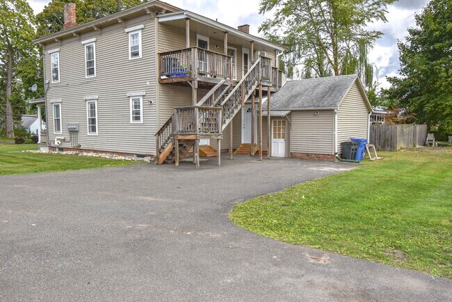 Building Photo - 49 Russell Rd