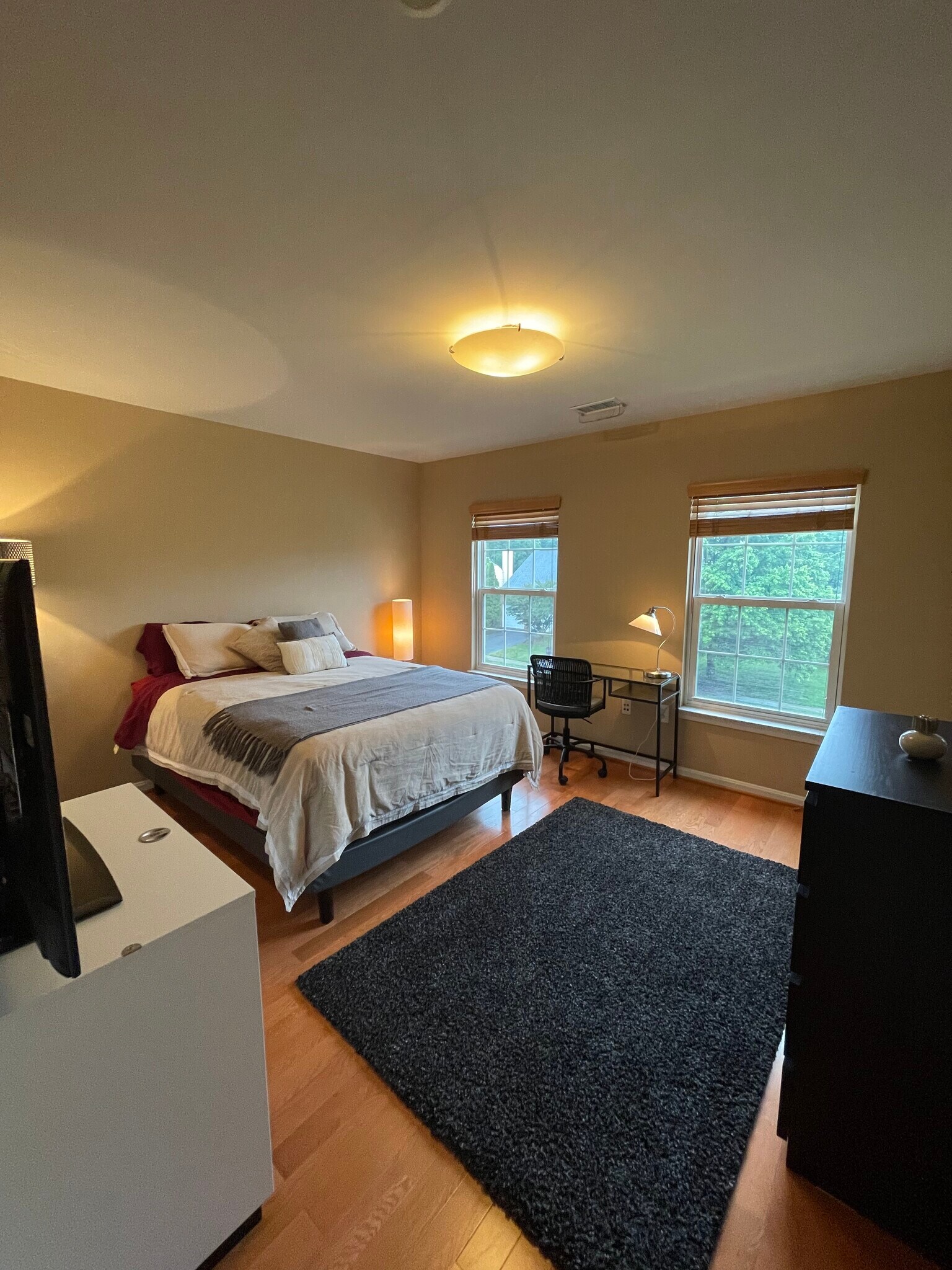 Building Photo - 6615 Schurtz St