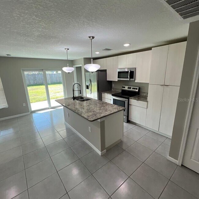 Building Photo - 1550 Pace Dr NW