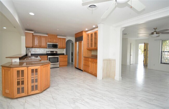 Building Photo - 1313 Mango Ave