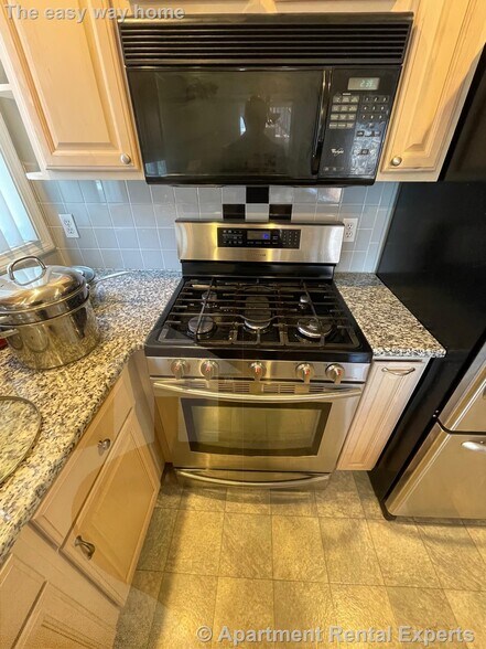 Building Photo - 112 Boston Ave