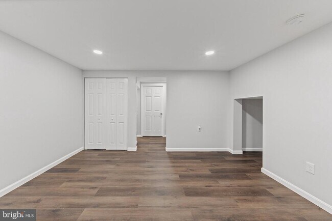 Building Photo - 5922 Cedonia Ave