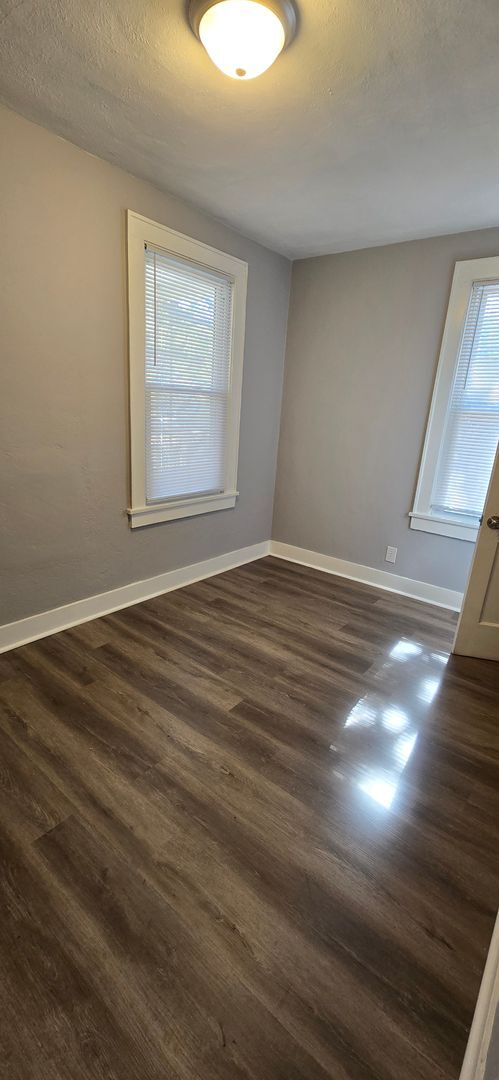 Building Photo - Cozy 3 Bedroom House Available!