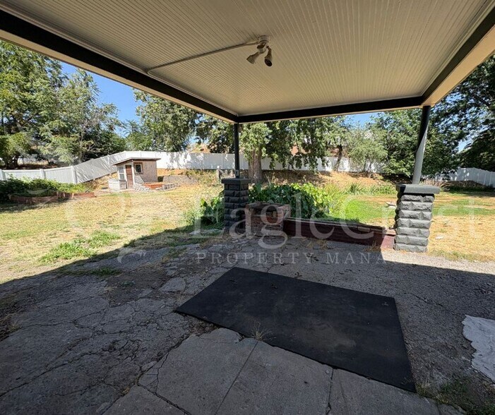 Building Photo - 603CHERRY