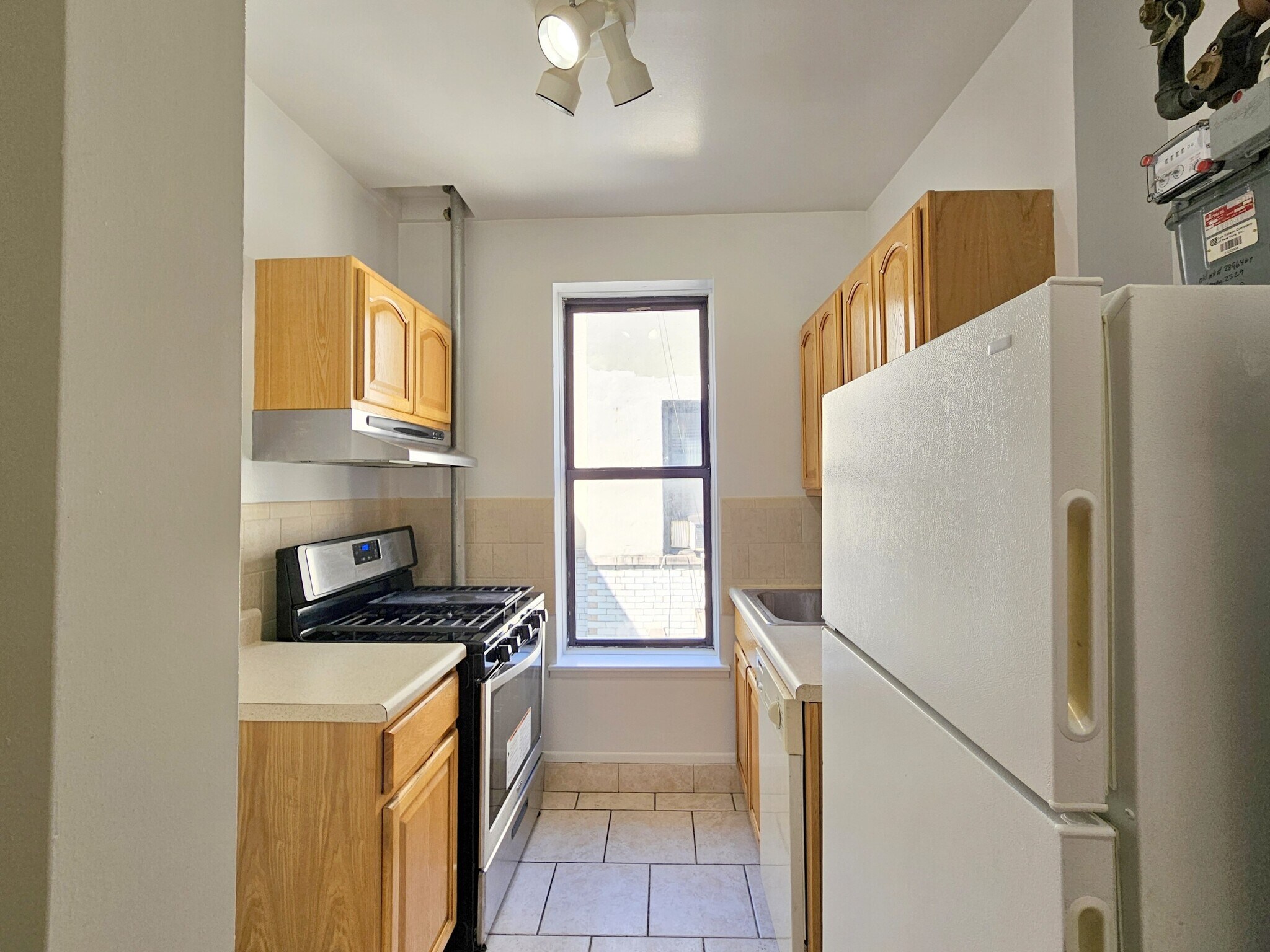 Building Photo - 610 W 150th St