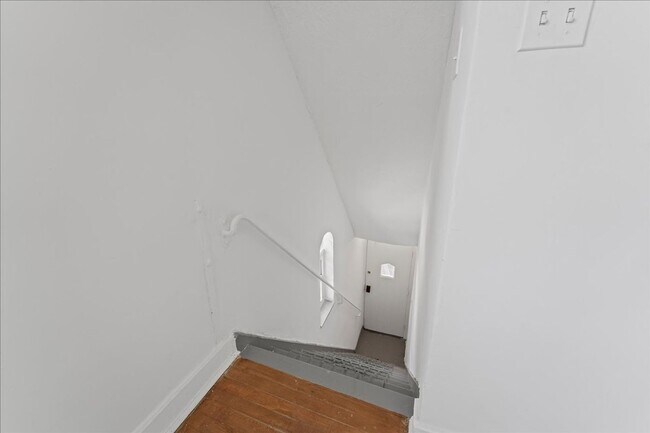 Building Photo - 3847-3849 Beechwood Blvd