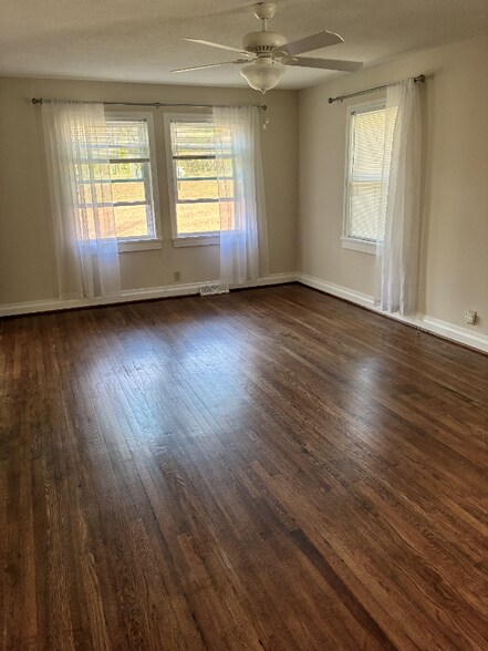 Building Photo - 4021 Valley Springs Rd