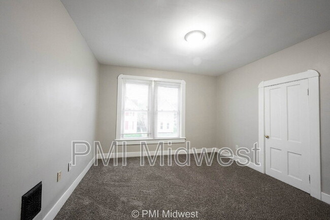 Building Photo - 103 N State Ave