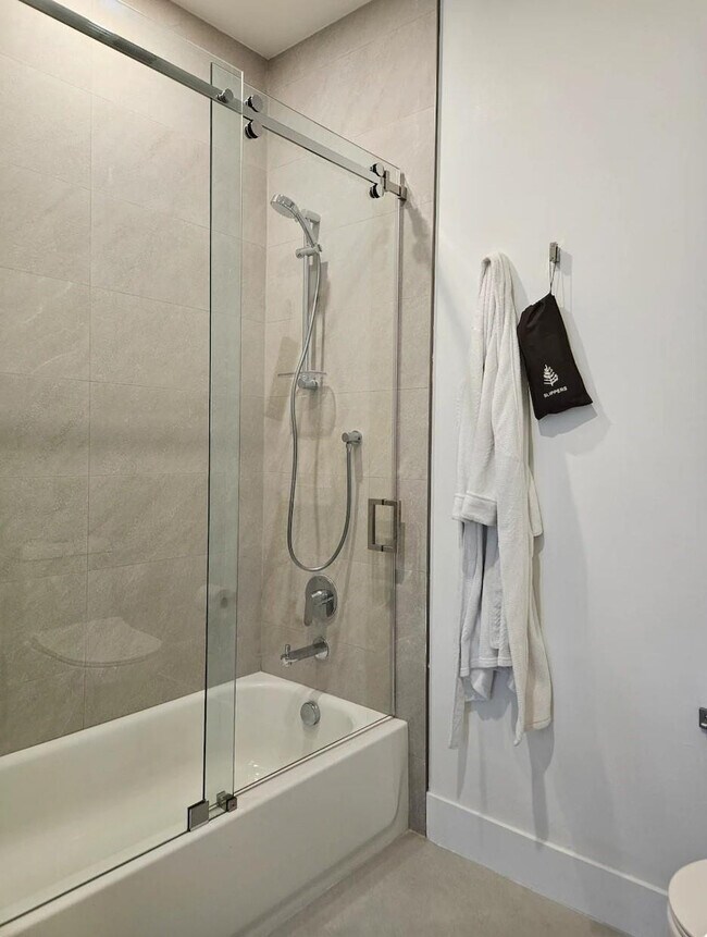 Building Photo - 2275 SE 7th St