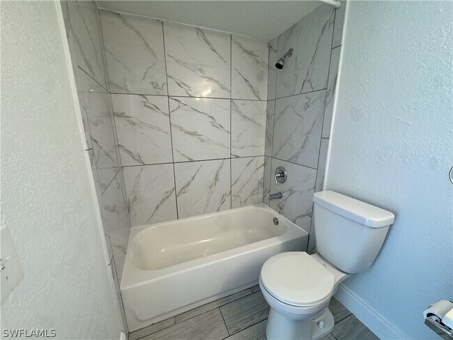 Building Photo - 124 Santa Clara Dr