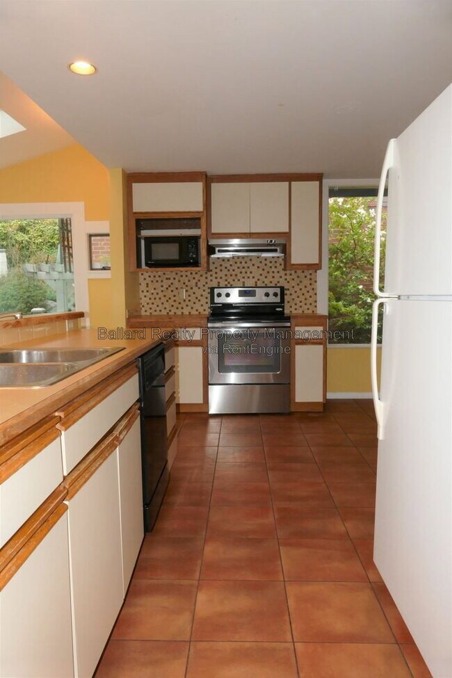Building Photo - 509 N 70th St