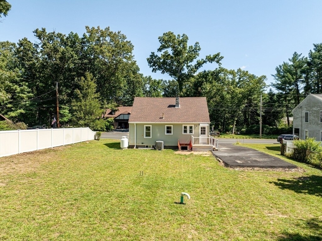 Building Photo - 227 Old County Rd