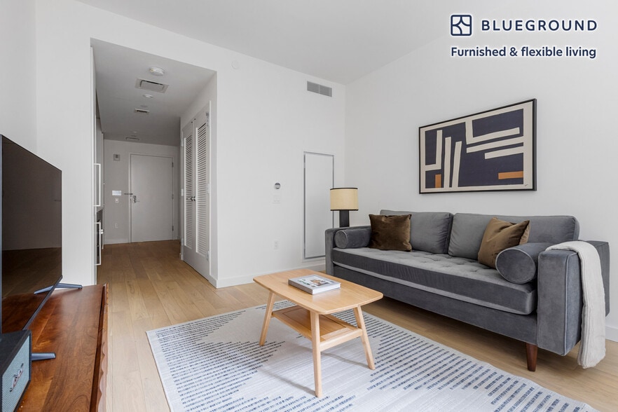 Building Photo - 241 W 28th St