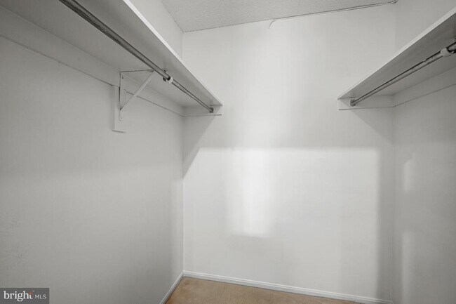 Building Photo - 307 Yoakum Pkwy