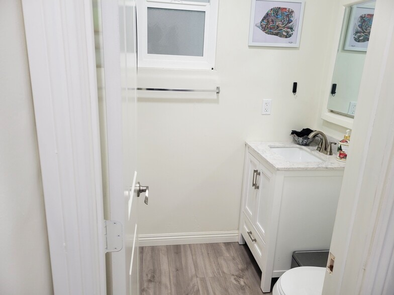 Building Photo - 211 13th St