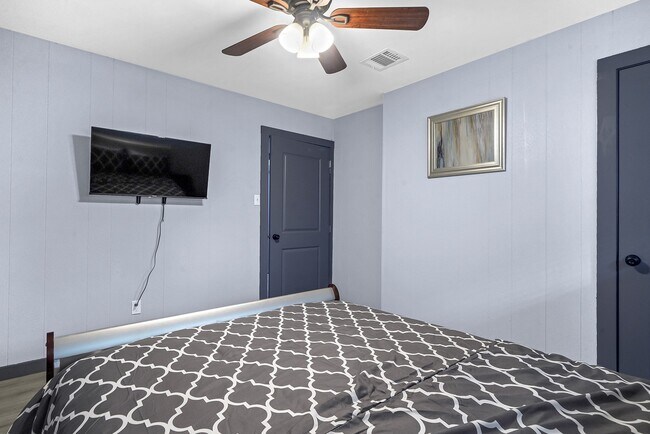 Building Photo - 11103 Greenwillow Dr