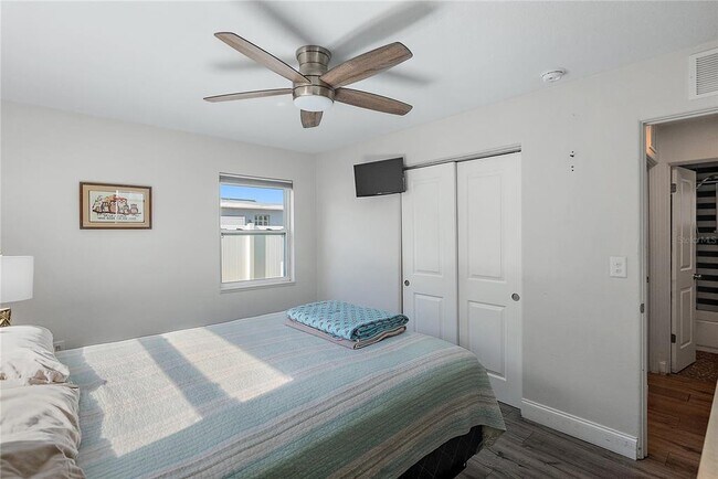 Building Photo - 6631 Bougainvilla Ave S