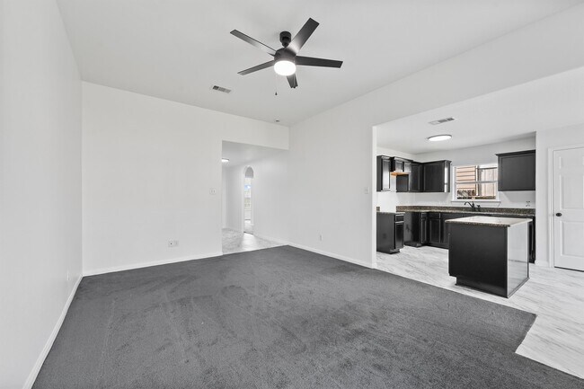 Building Photo - 7010 Dahlia Rd