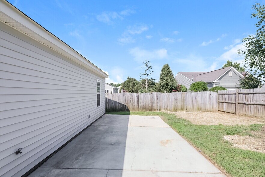 Building Photo - 1007 Kansas City Dr