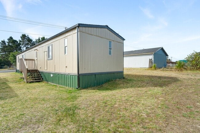 Building Photo - 110 W Veterans Ave