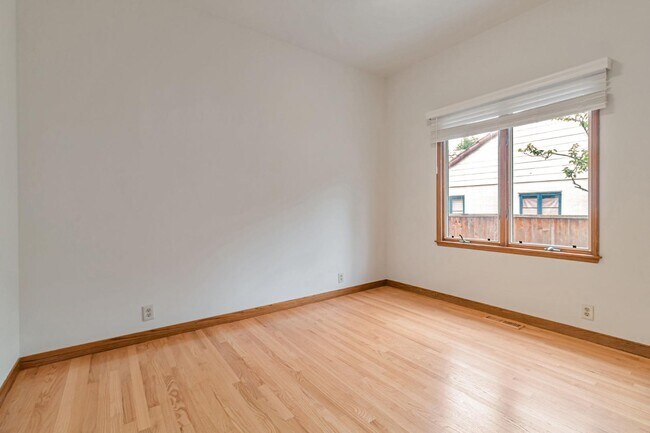 Building Photo - 2280 Hanover St