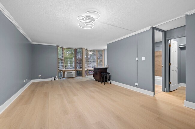 Building Photo - 1340 N Dearborn Pkwy