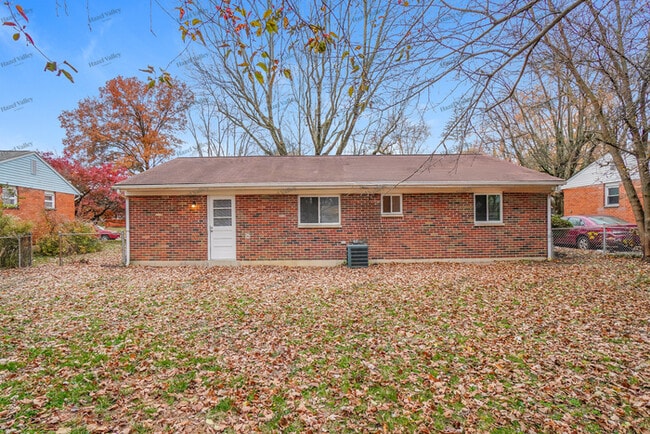 Building Photo - 3930 E Fulton St