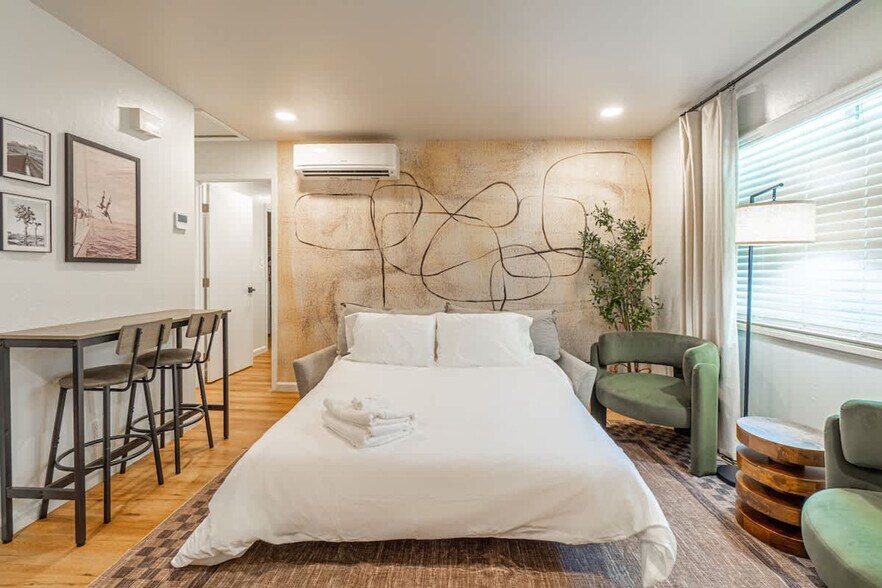 Building Photo - 734 Vine St