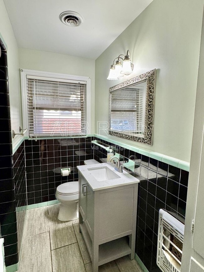 Building Photo - 2767 Biltmore Ave