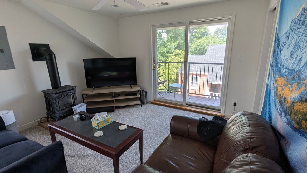 Shared living room with gas stove/fireplace - 900 N Ivy St