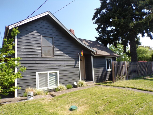Building Photo - 2305 NW Fillmore Ave