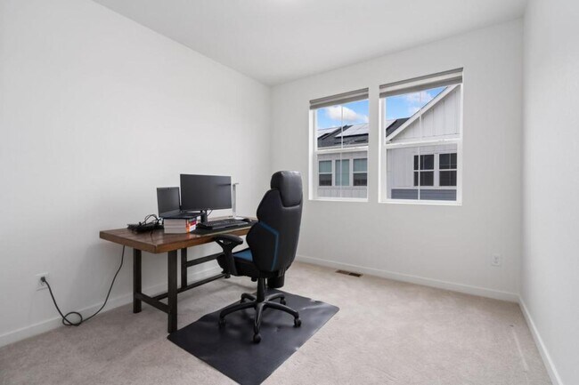 Building Photo - 5446 Second Ave