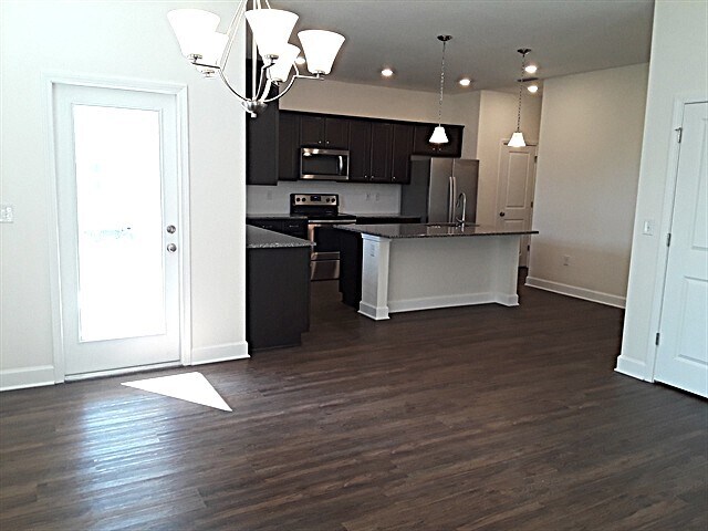 Building Photo - 521 Pine Terrace Dr