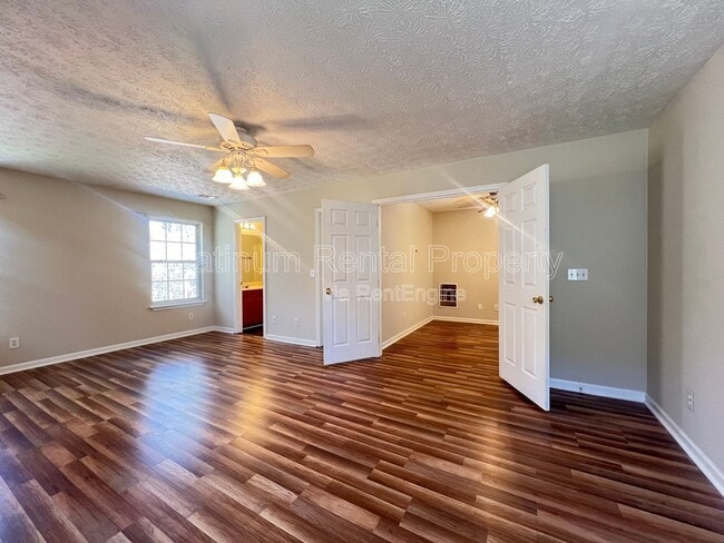 Building Photo - 231 Oak Grove Way