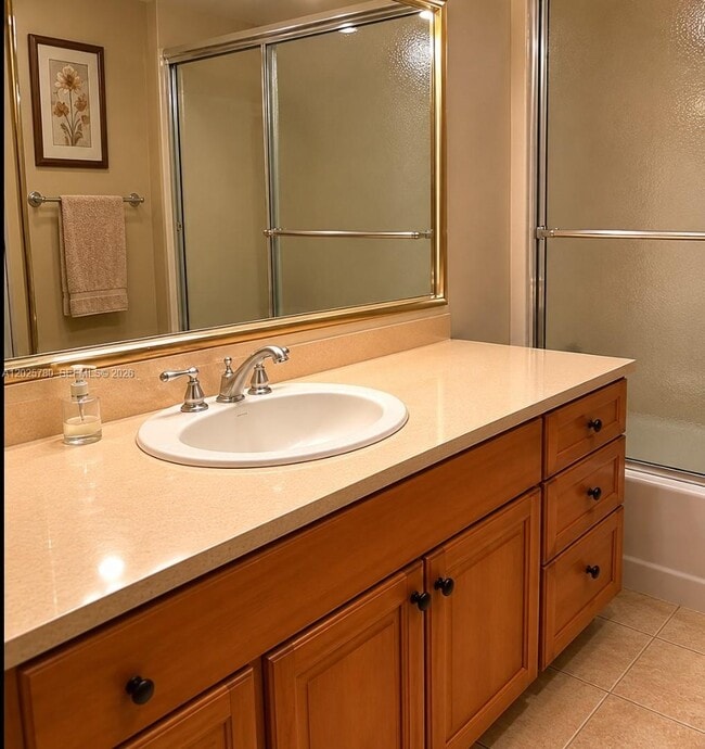 Building Photo - 3082 S Oakland Forest Dr