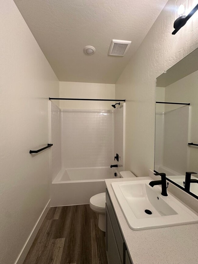 Building Photo - NW Visalia Home Coming Soon!