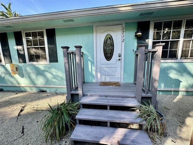 Building Photo - 1710 NE 5th Ct