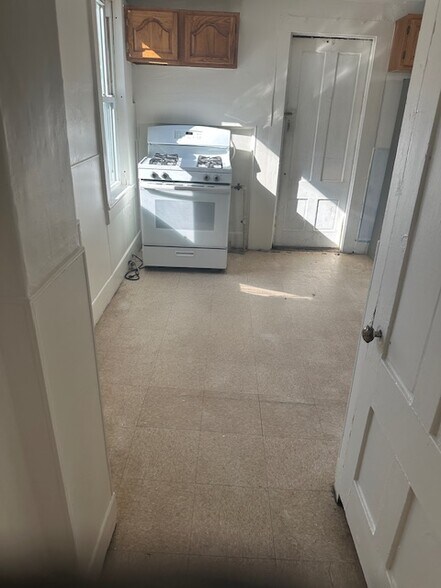 Building Photo - 11 Pleasant St