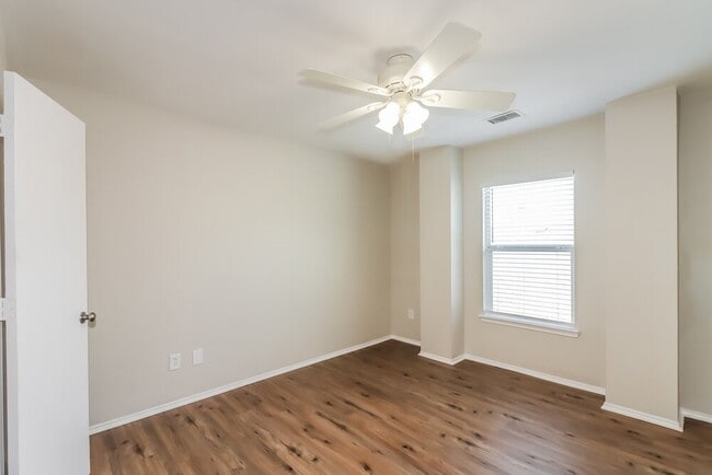 Building Photo - 7626 Village Mill Ln