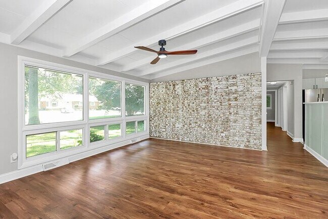 Building Photo - Beautifully Renovated 3BD/1BA Ranch in Sen...